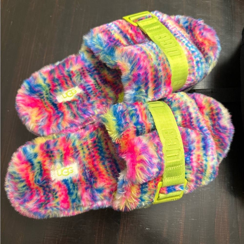 UGG Fluffita Pixelate flatform (size 7)